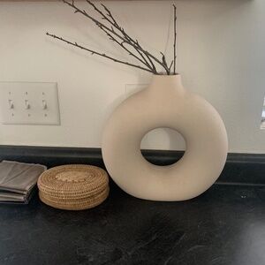 HM home beige modern abstract vase